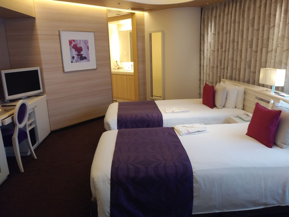 Corner Twin Room, Non Smoking (36 square meters) photo 3