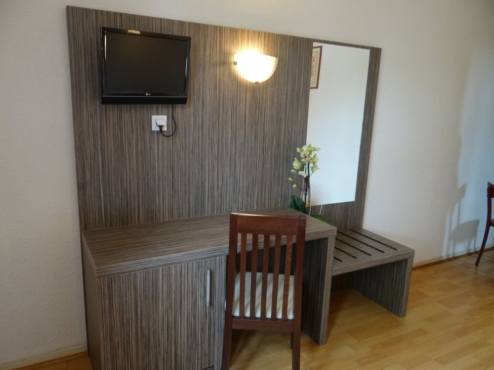 Double Room - Photo 3
