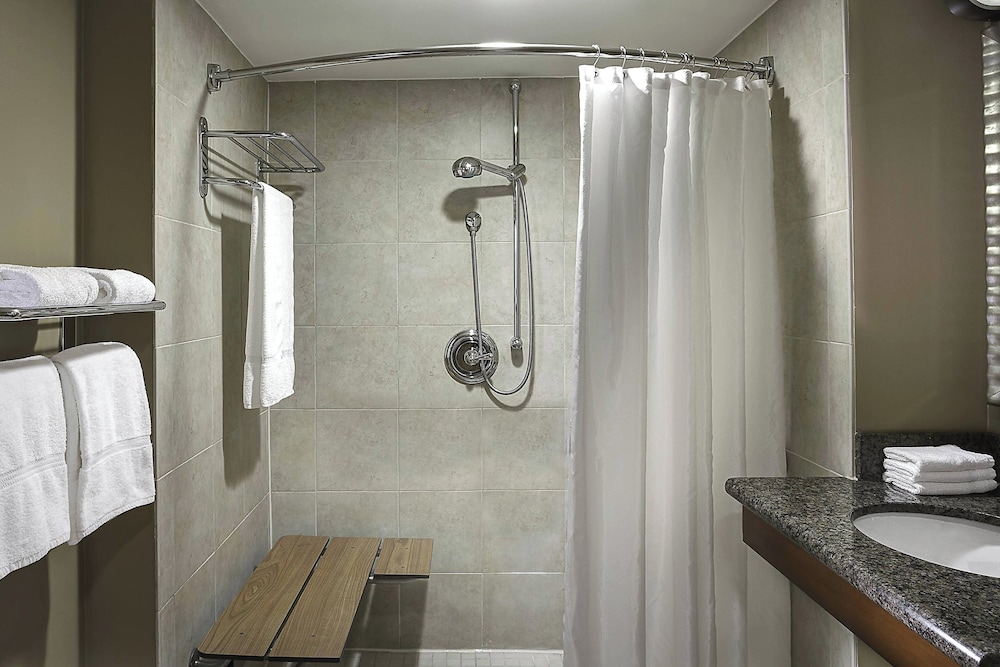 Room, 2 Double Beds (Mobility/Hearing Accessible, Tub) - Photo 5