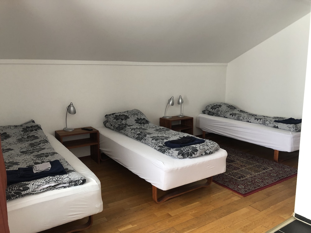 Standard Triple Room, Private Bathroom photo 3
