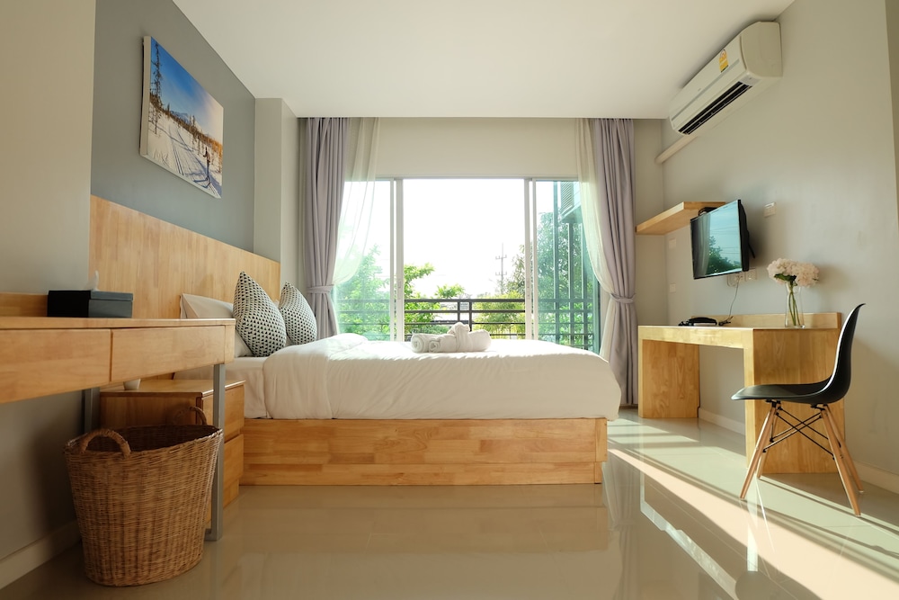 Standard Room, 1 King Bed photo 2