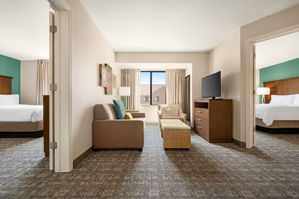 Suite, 2 Bedroom, Kitchen, 2 King - Photo 4