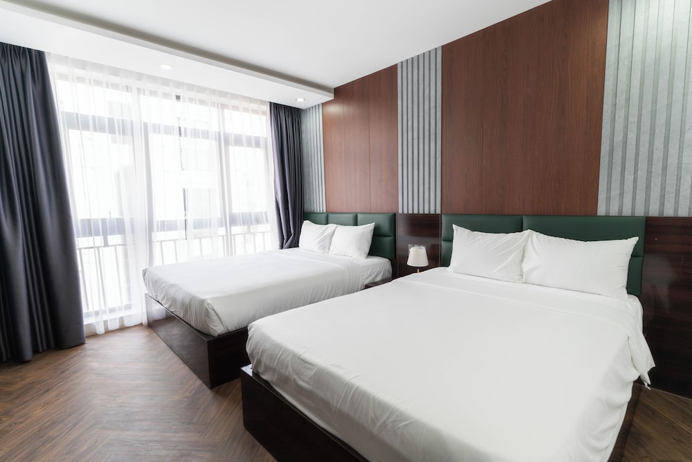 Deluxe Triple Room, City View
