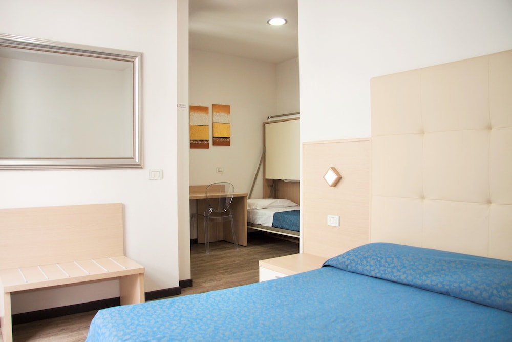 Triple Room - Photo 10