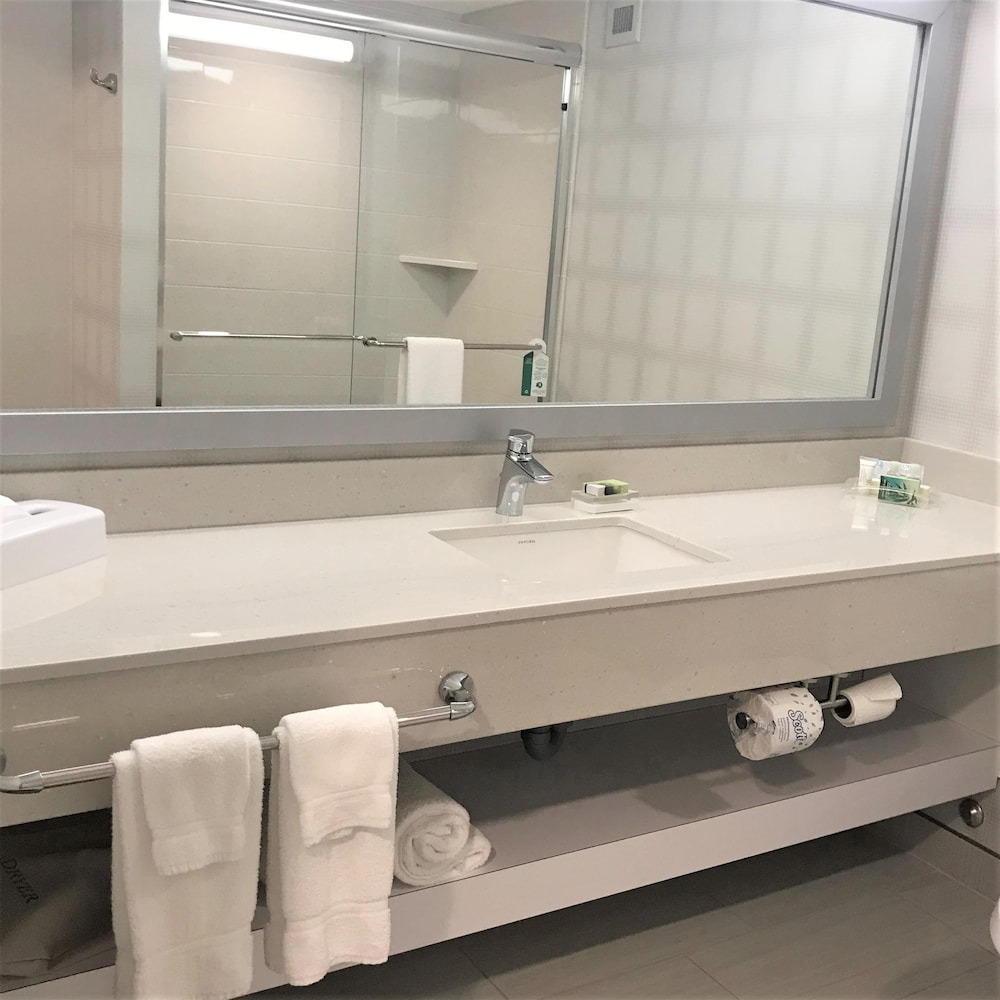 Suite, 2 Queen Beds, Non Smoking (Walk-in Shower;with Sofabed) photo 3