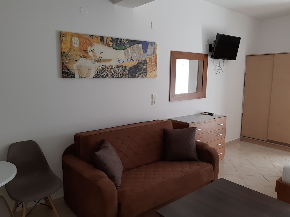 Basic Quadruple Room photo 2