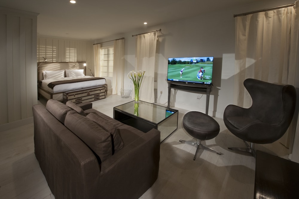 Shepley Suite - Photo 2