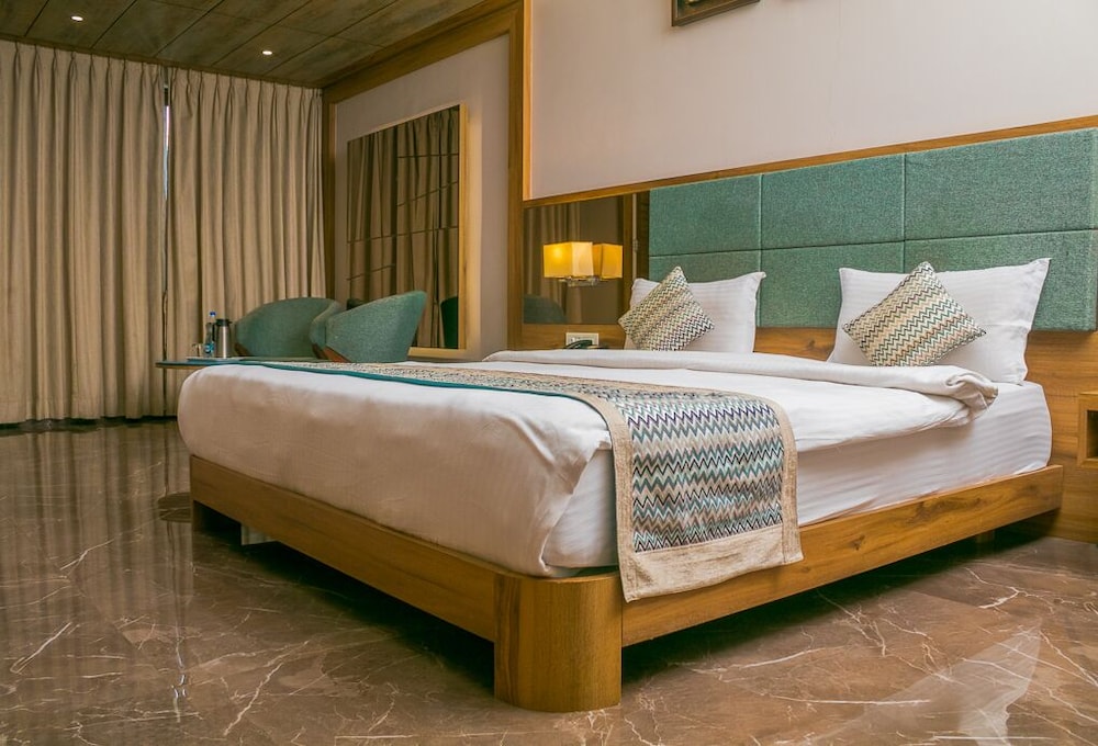 Basic Room, 1 King Bed photo 1