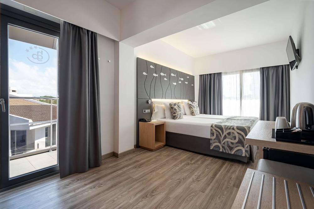 Habitación Doble, Balcón, Vista Parcial al Mar