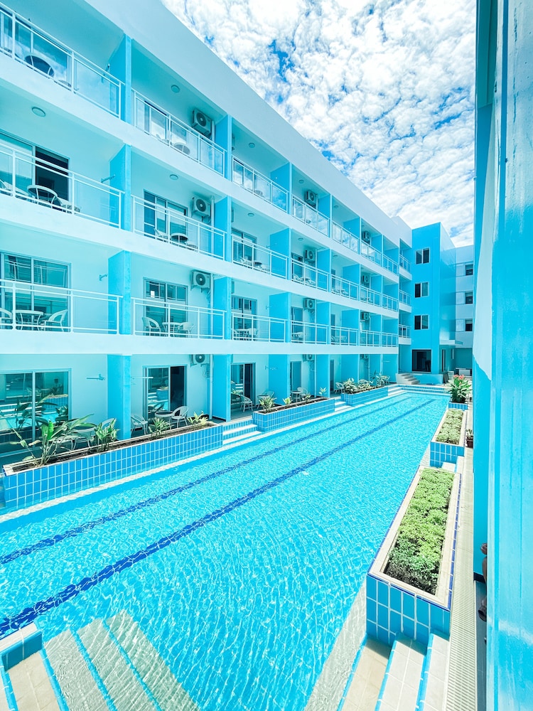 Deluxe Room, Pool Access - Photo 9