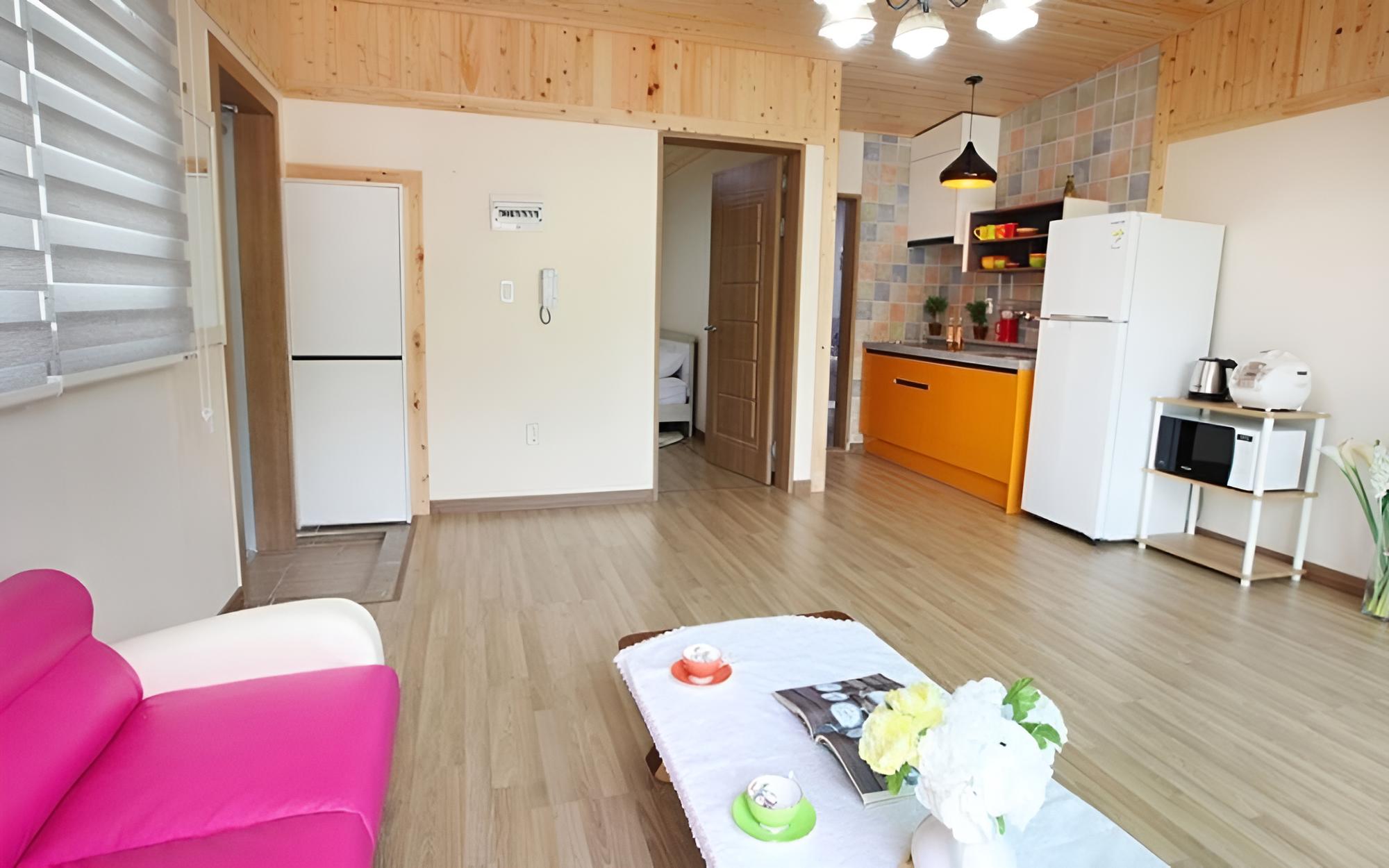 Room (Landscape) - Photo 2