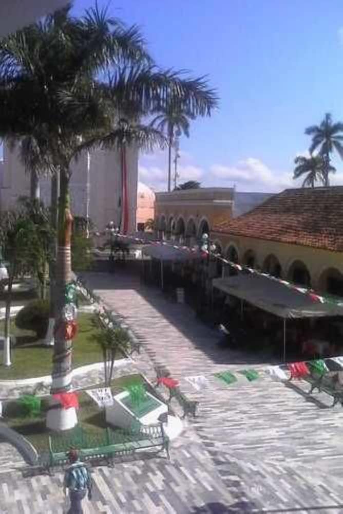 Family Double or Twin Room, Multiple Beds, Balcony photo 3