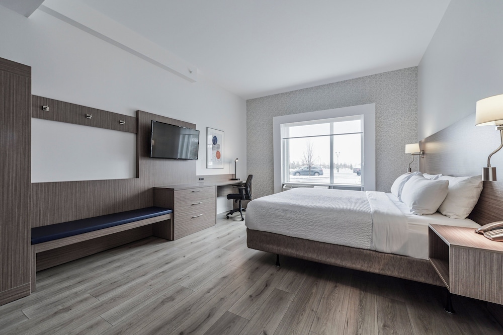 Suite, 1 King Bed, Accessible (Access Tub) - Photo 2