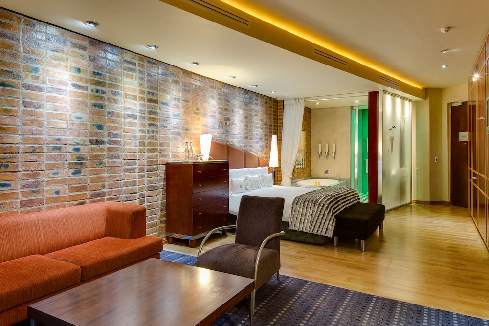 Executive Room, 1 King Bed - Photo 3