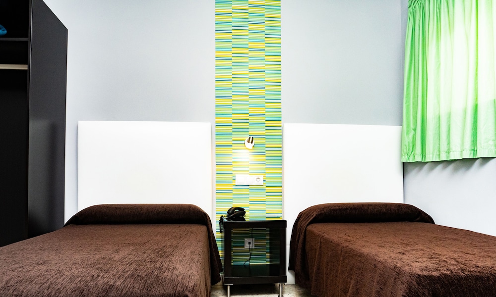 Twin Room - Photo 5