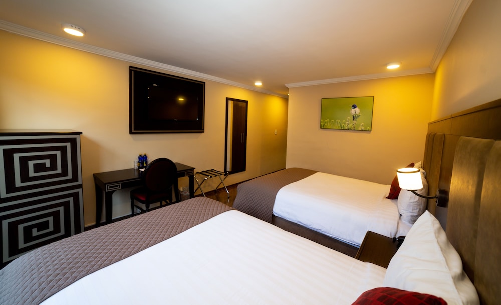 Double Room, 2 Queen Beds photo 2