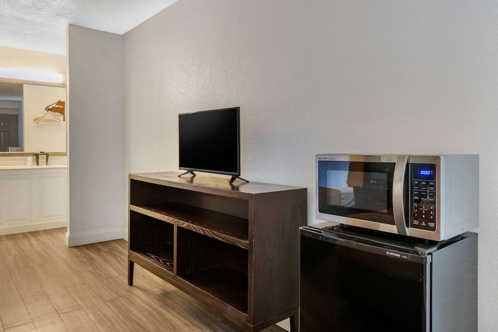 2 Double Beds, No Smoking - Photo 2