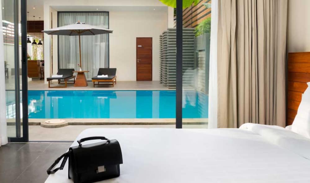 Deluxe Double Room, 1 King Bed, Pool View