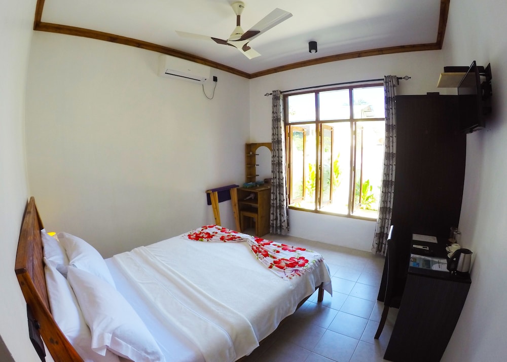 Double Room with Garden/Sea view photo 2
