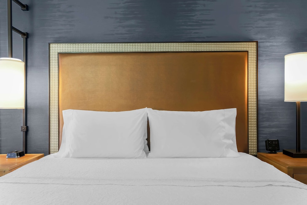 Room, 1 King Bed, Accessible, Bathtub - Photo 4