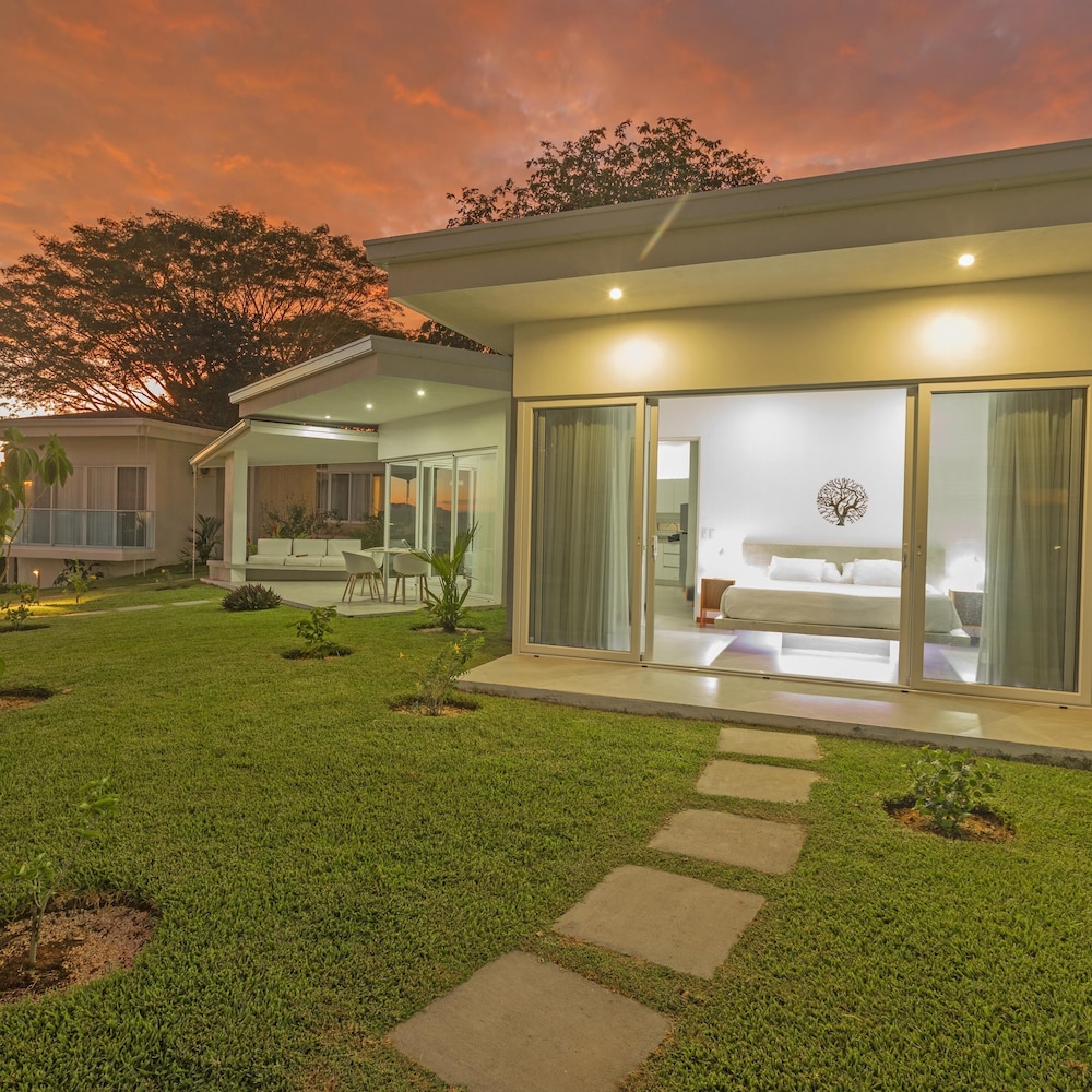 Luxury Villa, 1 King Bed, Ocean View, Poolside