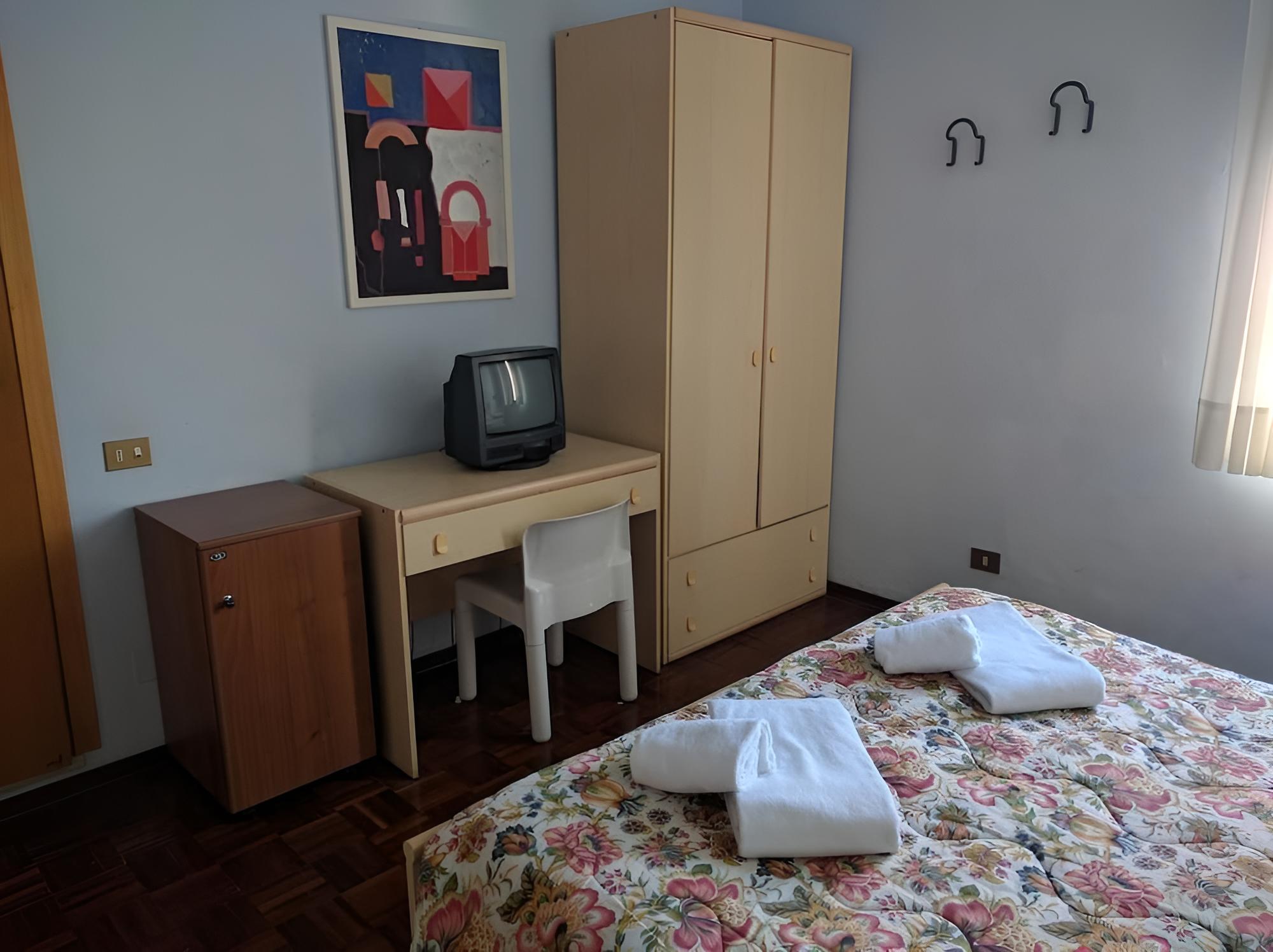 Basic Double or Twin Room, Accessible, Non Smoking photo 2