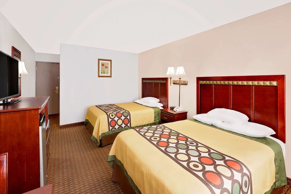 Standard Room, 2 Queen Beds - Photo 1