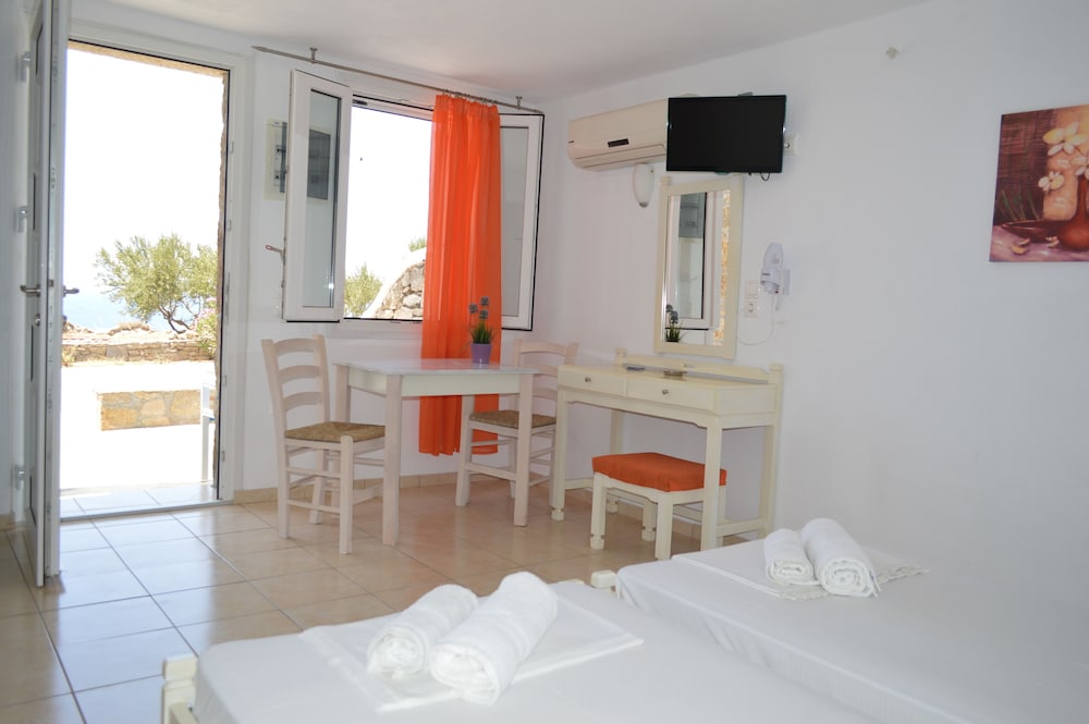 Standard Triple Room photo 3