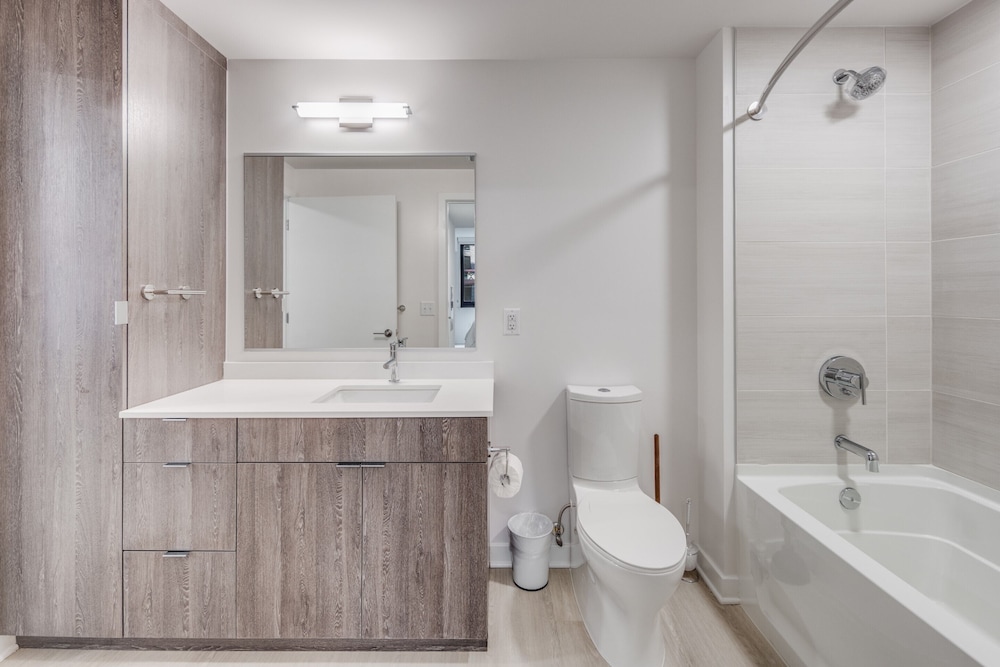 Luxury Apartment, 1 Bedroom, Balcony (Room décor/layout/colors vary by unit) - Photo 14