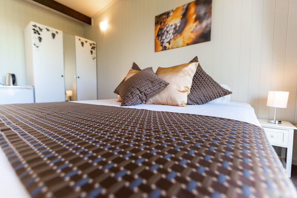 Luxury Double Room, 1 King Bed, Lake View photo 2