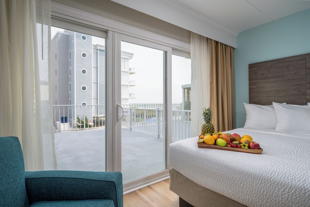 Suite, 1 King Bed (Side Ocean View) photo 1