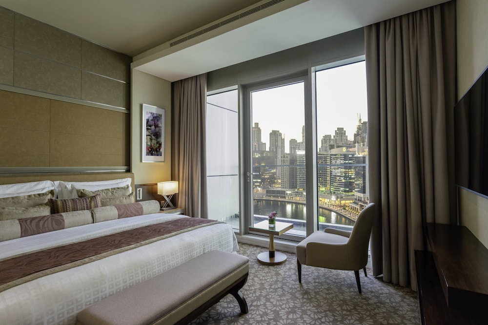 Club Suite, 1 King Bed, Bay View