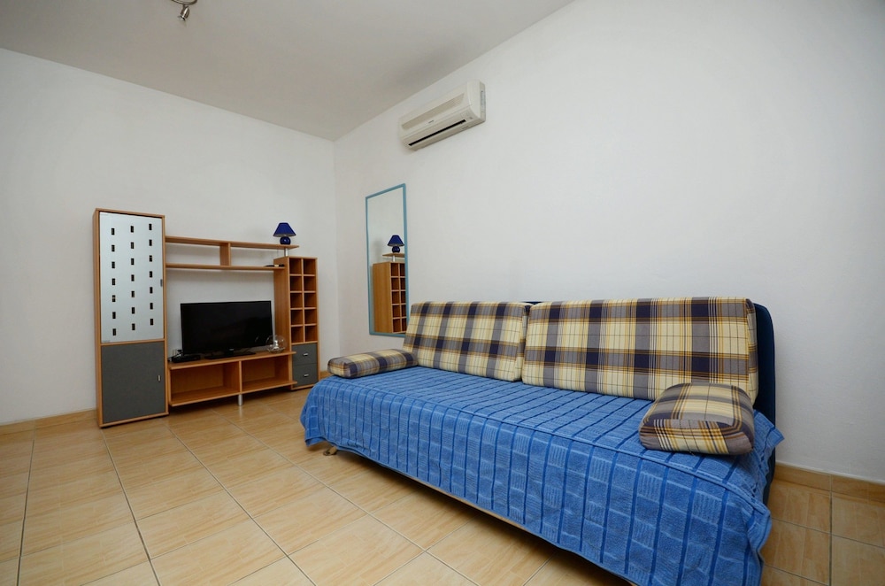 Apartment (A4)