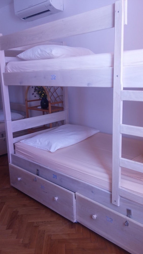 6 Bed Dormitory under 40 years photo 1