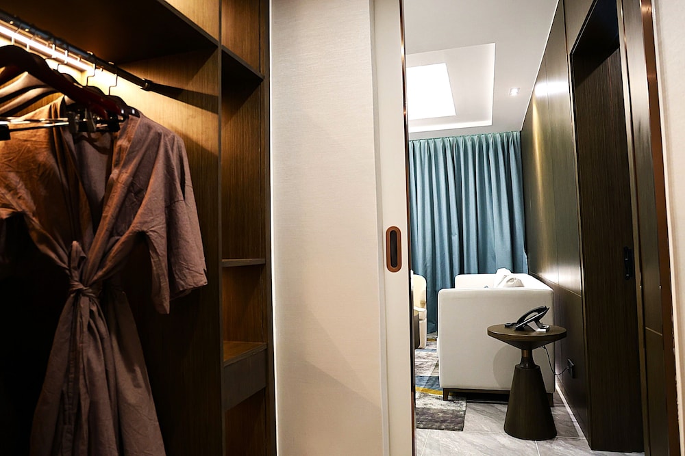 Executive Suite Mountain and River View - Photo 14