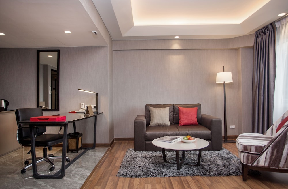 Premier Suite, 1 King Bed, River View