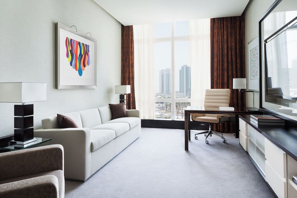 Deluxe Suite (Skyline View) — photo 6