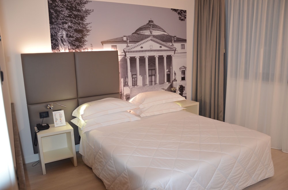 Exclusive Suite, 1 King Bed - Photo 1