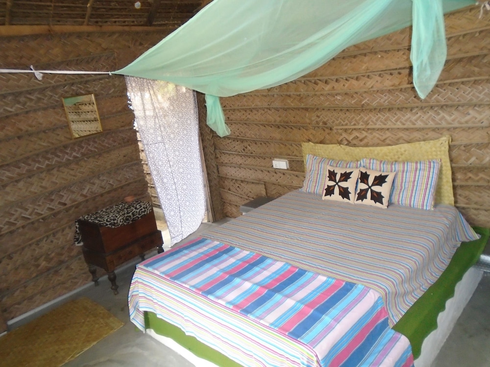 Basic Double Room, 1 Bedroom, Private Bathroom, Canal View
