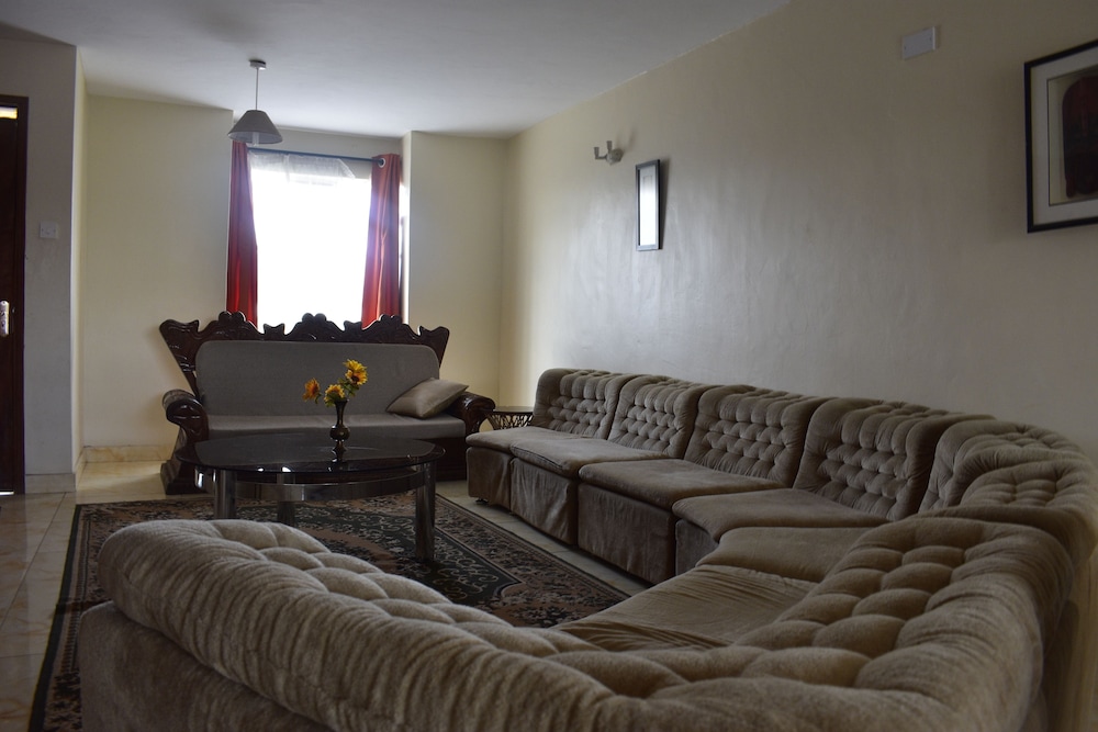 Basic House, 4 Bedrooms photo 3