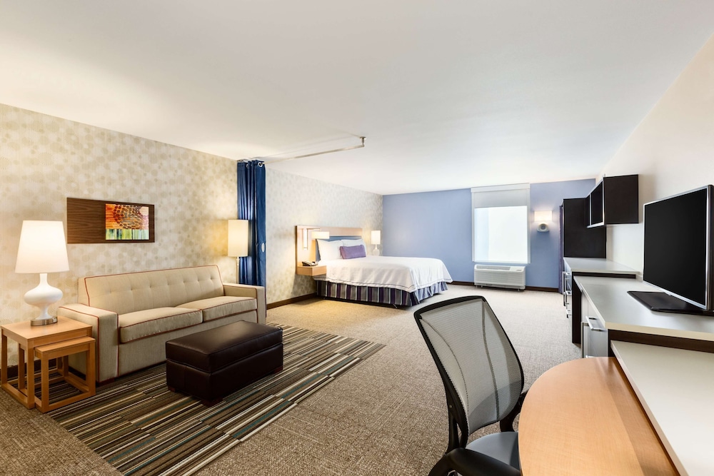 Studio, 1 King Bed, Accessible, Bathtub photo 2