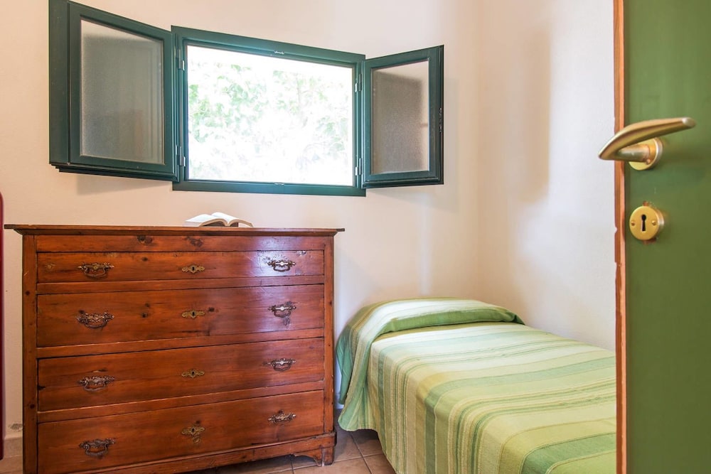 Basic Triple Room, Partial Sea View photo 2