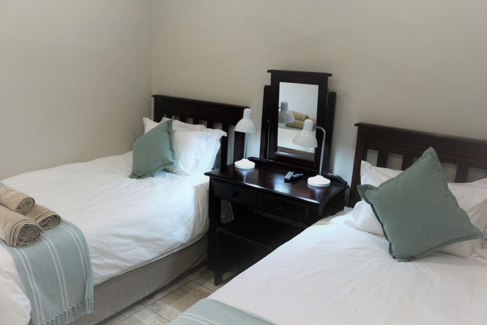 Basic Room, 2 Twin Beds, Non Smoking photo 1