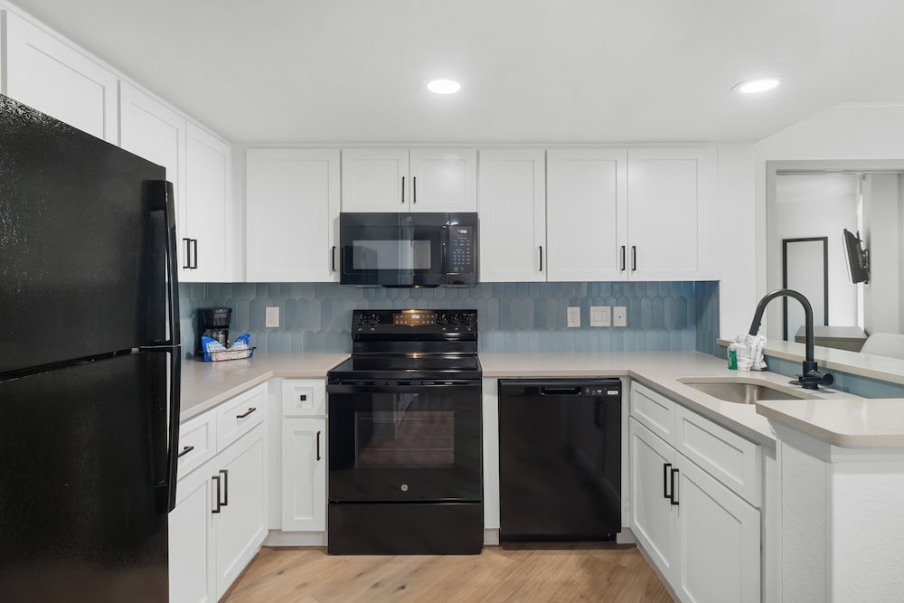 South Tower Angle Ocean View Deluxe Two Bedroom Condo - Photo 12