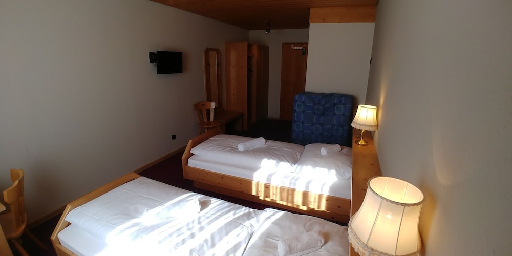 Standard Double Room, Private Bathroom - Photo 4