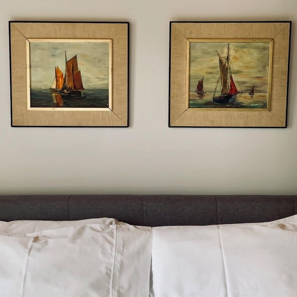 Historic Inn Deluxe Queen Room NOTL