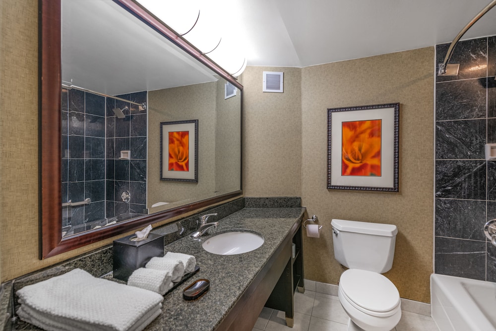 2 Bedroom, 2 King Beds - Photo 5