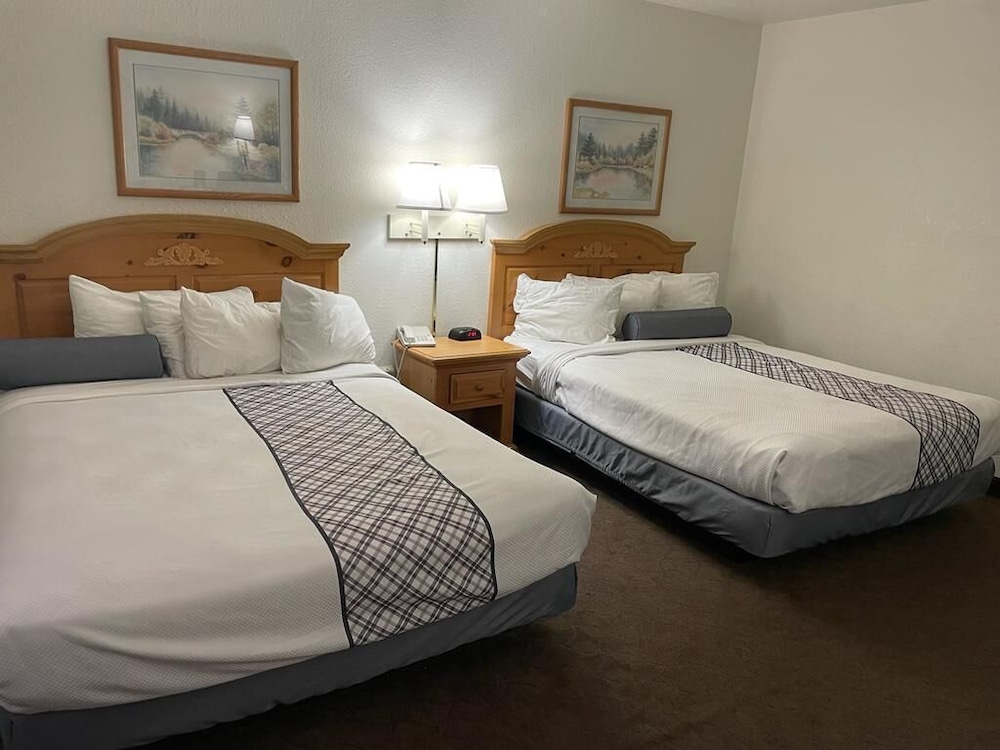 Deluxe Room, 2 Queen Beds, Non Smoking photo 1
