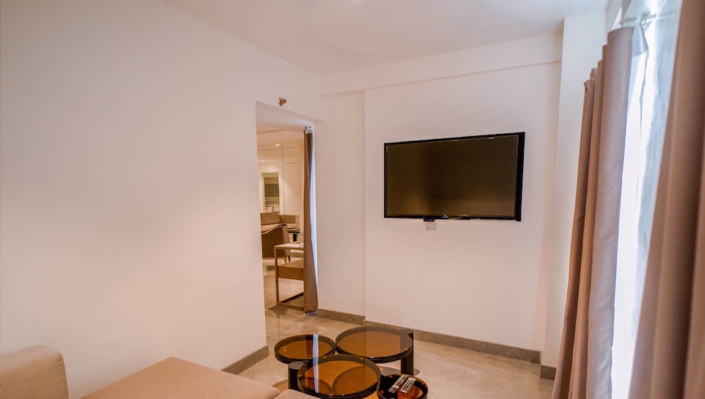 Suite Room - Photo 5