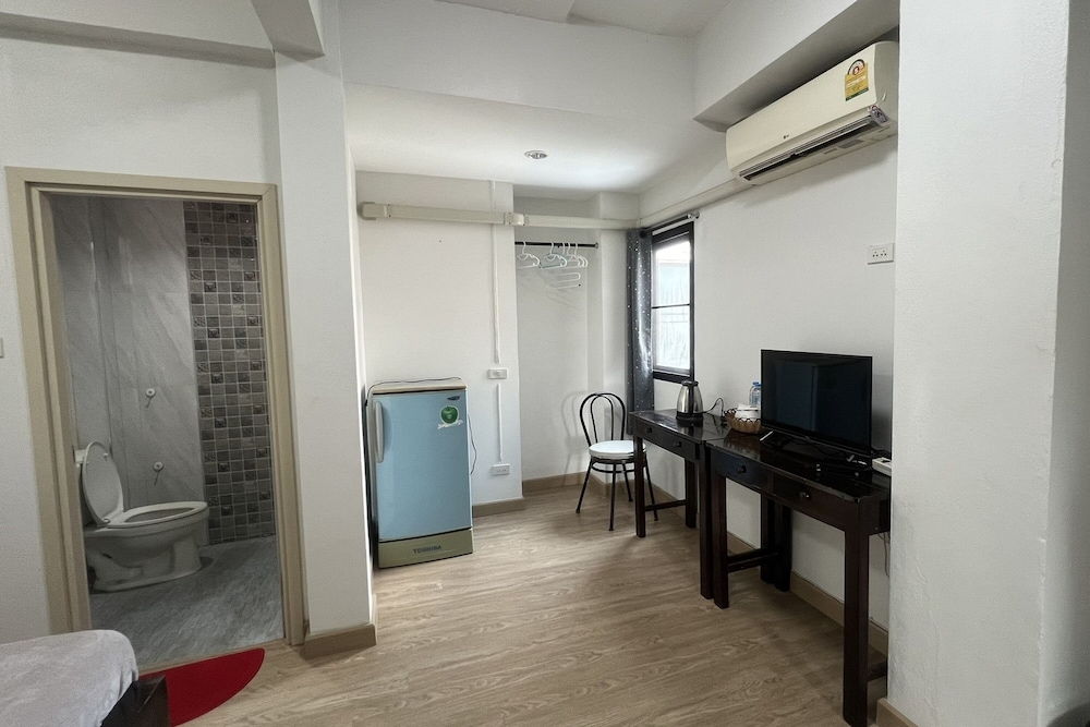Standard Double Room - Photo 12